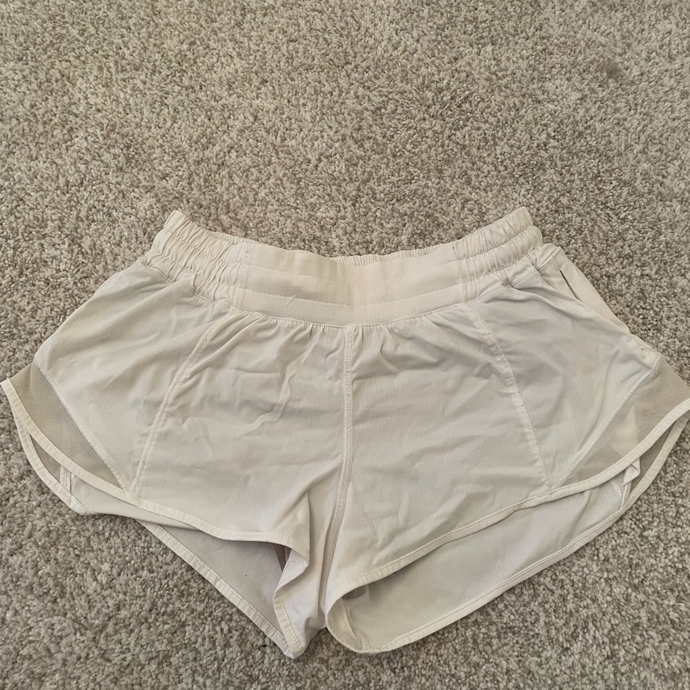 White Lululemon Hotty Hot Short 2.5”